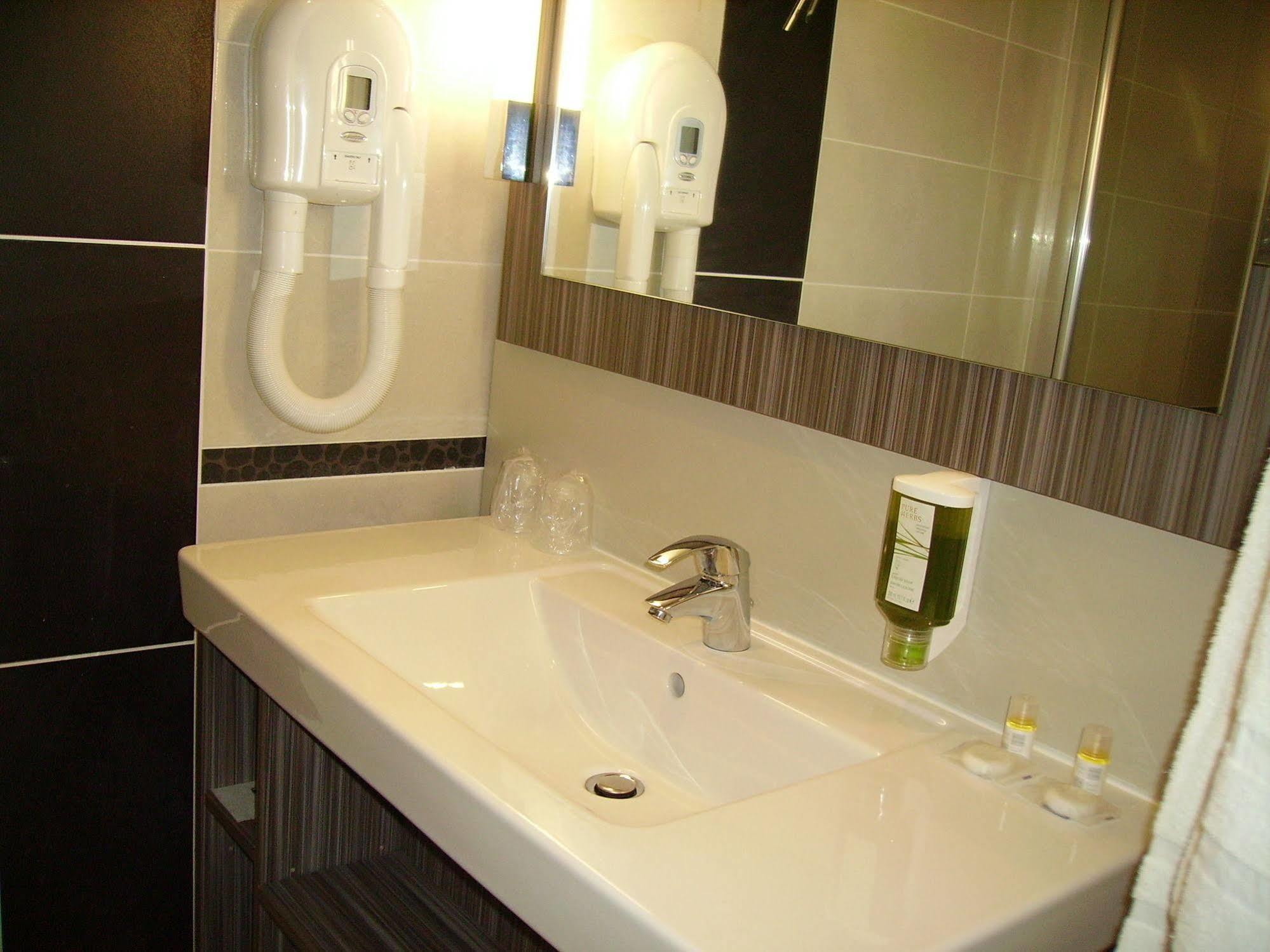 Ibis Styles Melun Hotel Rubelles Bagian luar foto